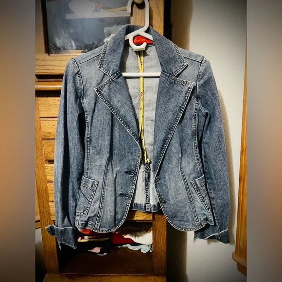 Small Level 99 Fitted Jean/Denim Jacket - Picture 1 of 8